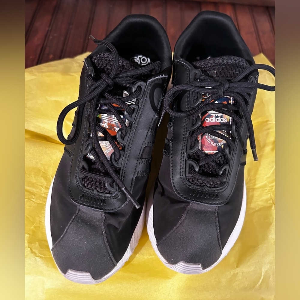 Adidas Black and white tennis shoes with Iridescent Detail - Picture 2 of 5